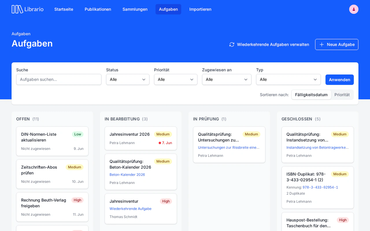 Librario Aufgaben-Board: Kanban-Ansicht mit Spalten Offen, In Bearbeitung, In Prüfung und Geschlossen.